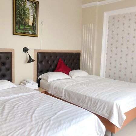Royal Hotel Хошимин Екстериор снимка