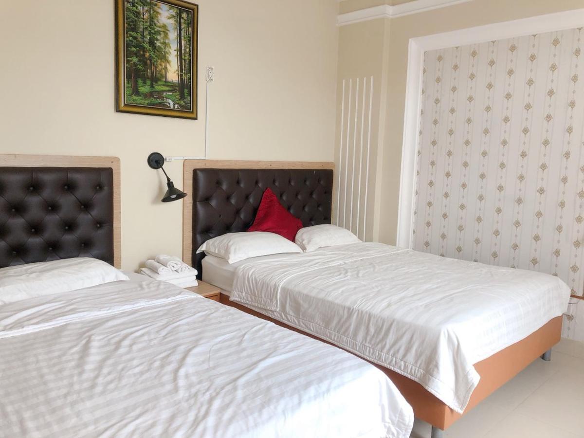 Royal Hotel Хошимин Екстериор снимка