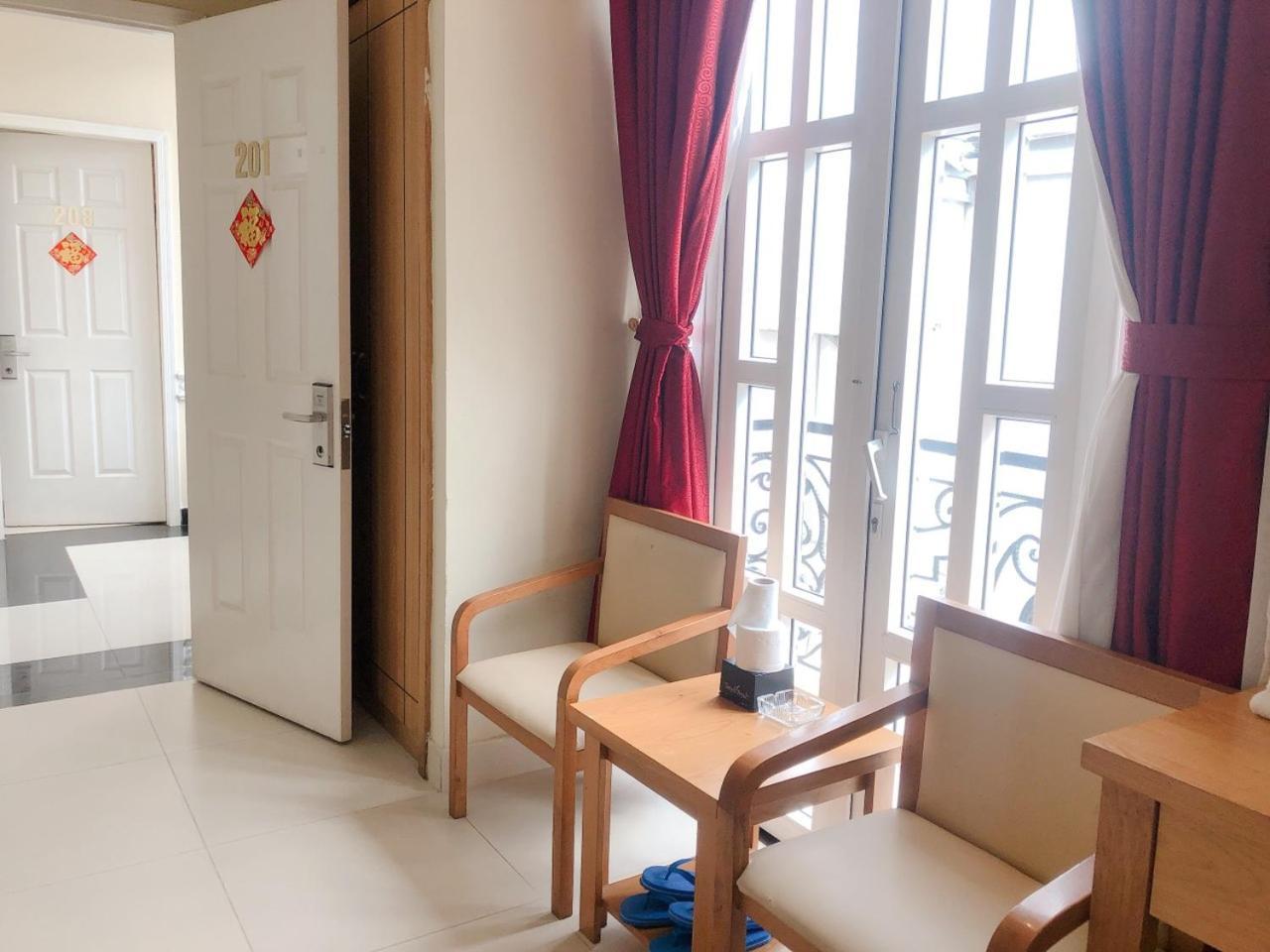 Royal Hotel Хошимин Екстериор снимка