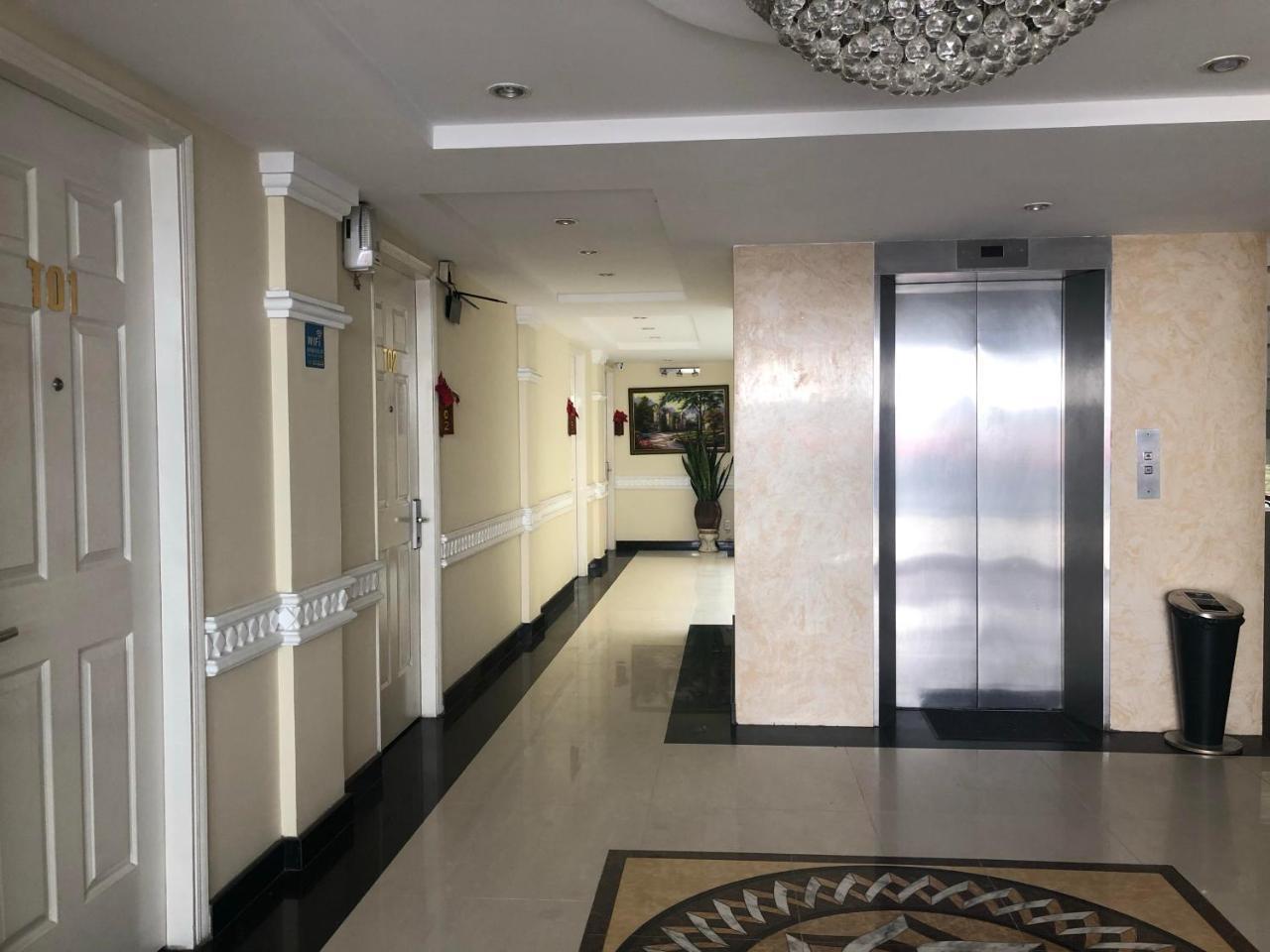 Royal Hotel Хошимин Екстериор снимка